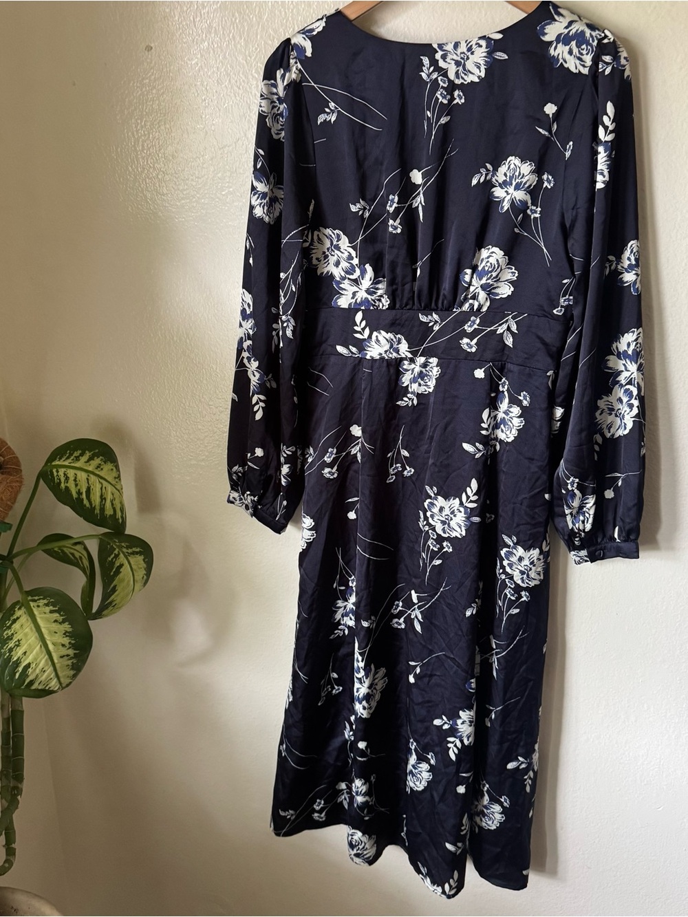 Lulus | Beautiful Details Navy Blue Floral Long Sleeve Midi Dress - Picture 7 of 8
